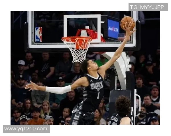 文班亚马高空封盖佩恩突破未果 展现超级防守实力助马刺获胜